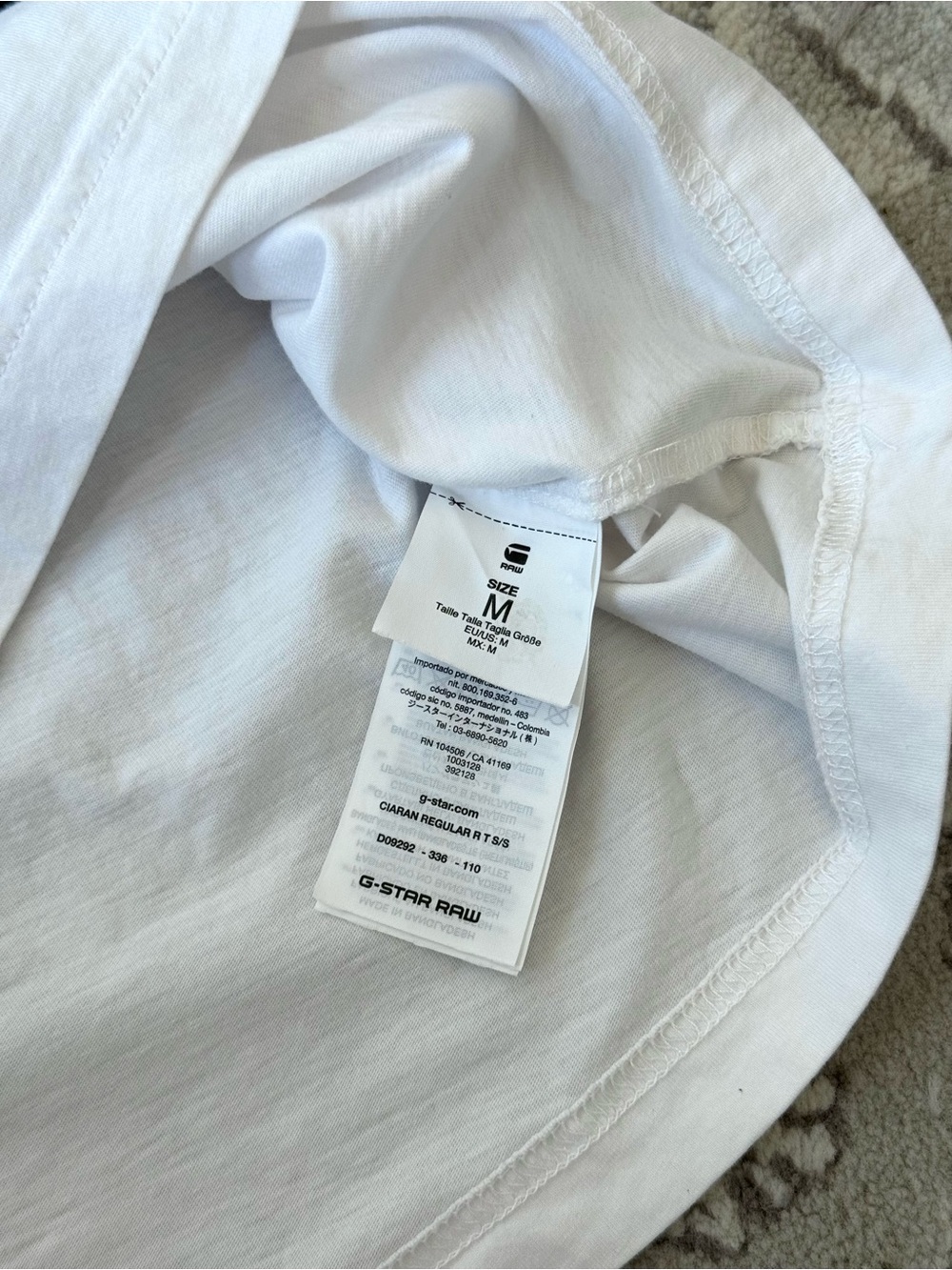 G-Star Raw White Tee with Large Black & Navy Graphic - 100% Cotton - Size M - Picture 5 of 7